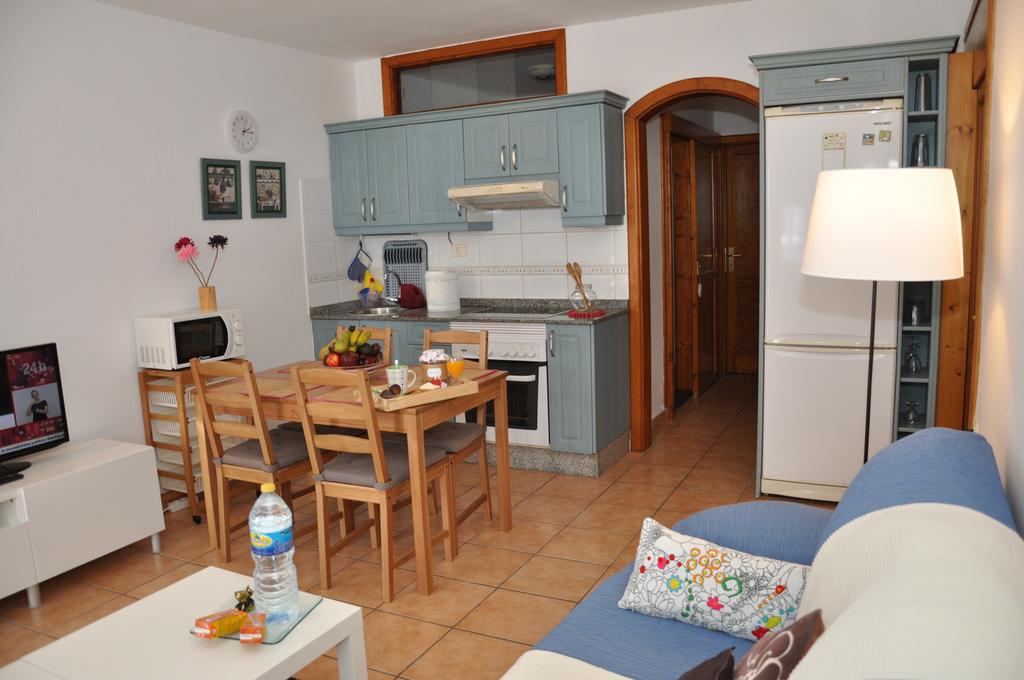 Acogedor Apartamento En La Playa Famara Exterior photo